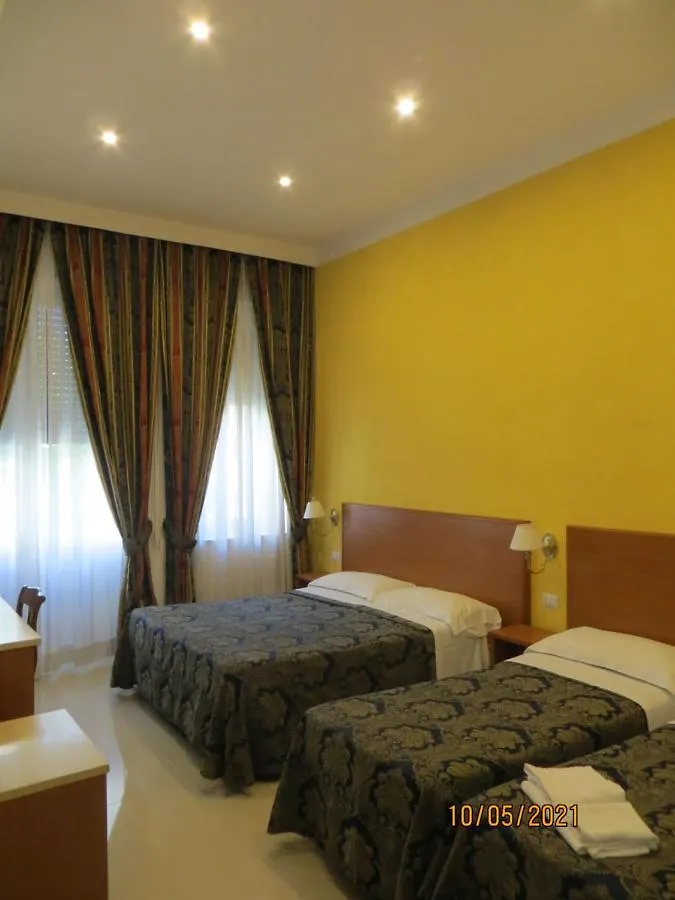 Hotel Silva Рим 3*,